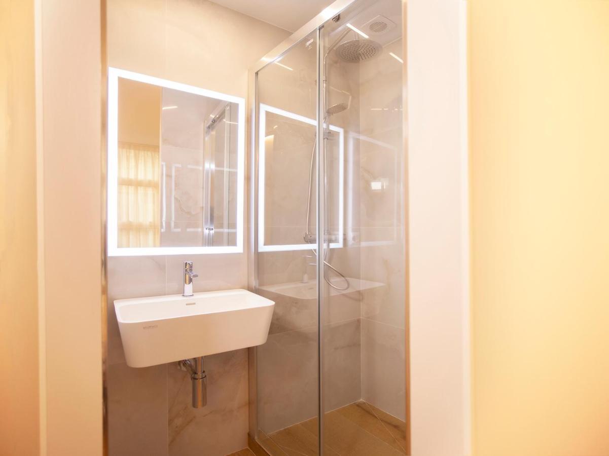 Apartamentos Reina Victoria Santander Esterno foto